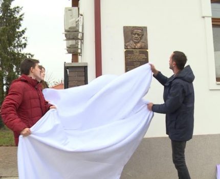 Emléktábla leleplezés és konferencia