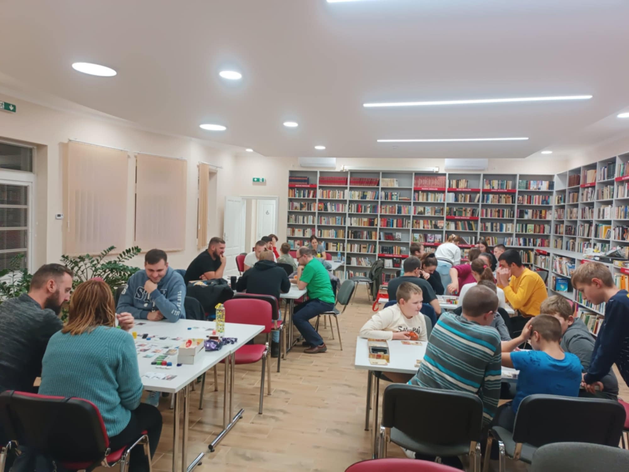 Októberben is társasjáték est a könyvtárban