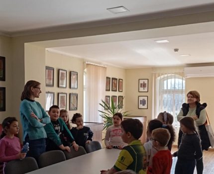 Másodikosok a könyvtárban