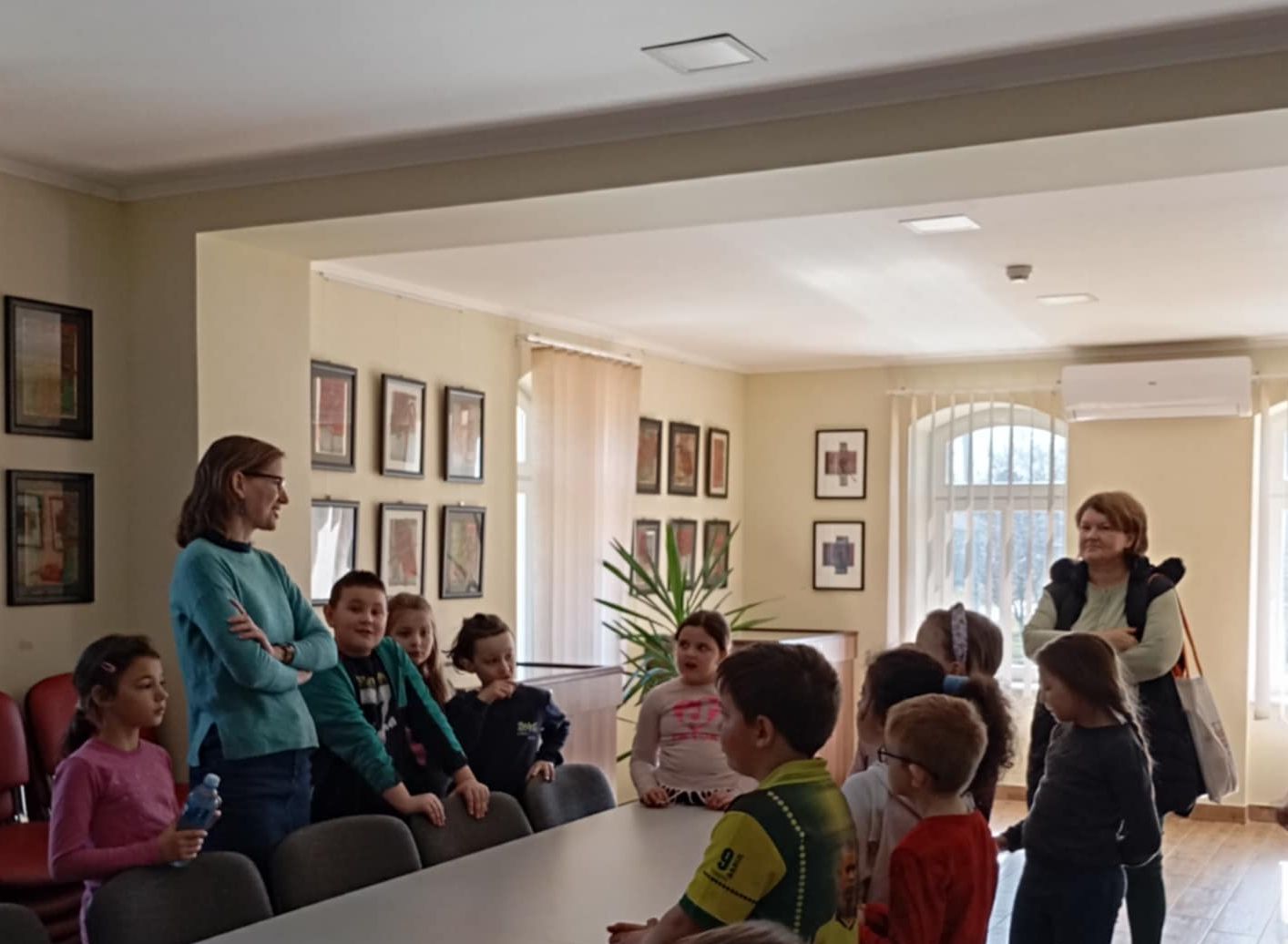 Másodikosok a könyvtárban